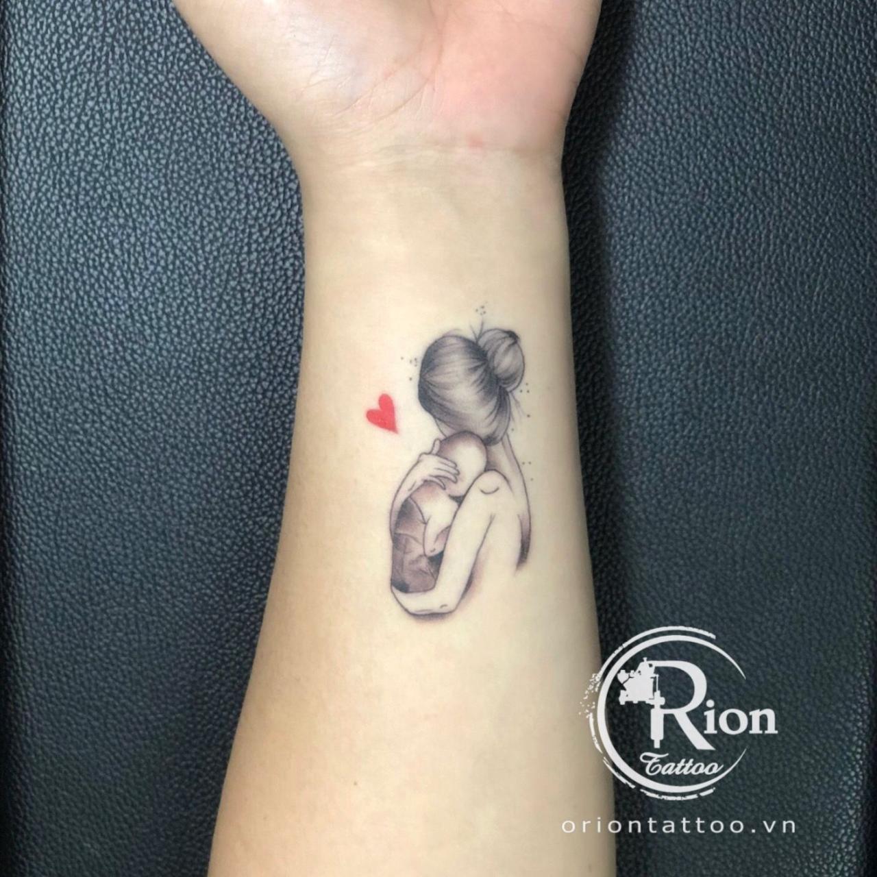 Hình Xăm Mẹ Bế Con, Mẹ Bồng Con Hình Xăm Đẹp Về Mẹ Xăm Nghệ Thuật Hà Nội  Tattoo Orion Tattoo Studios Làm Việc 9H-2… | Hình Xăm Mẹ V À Con